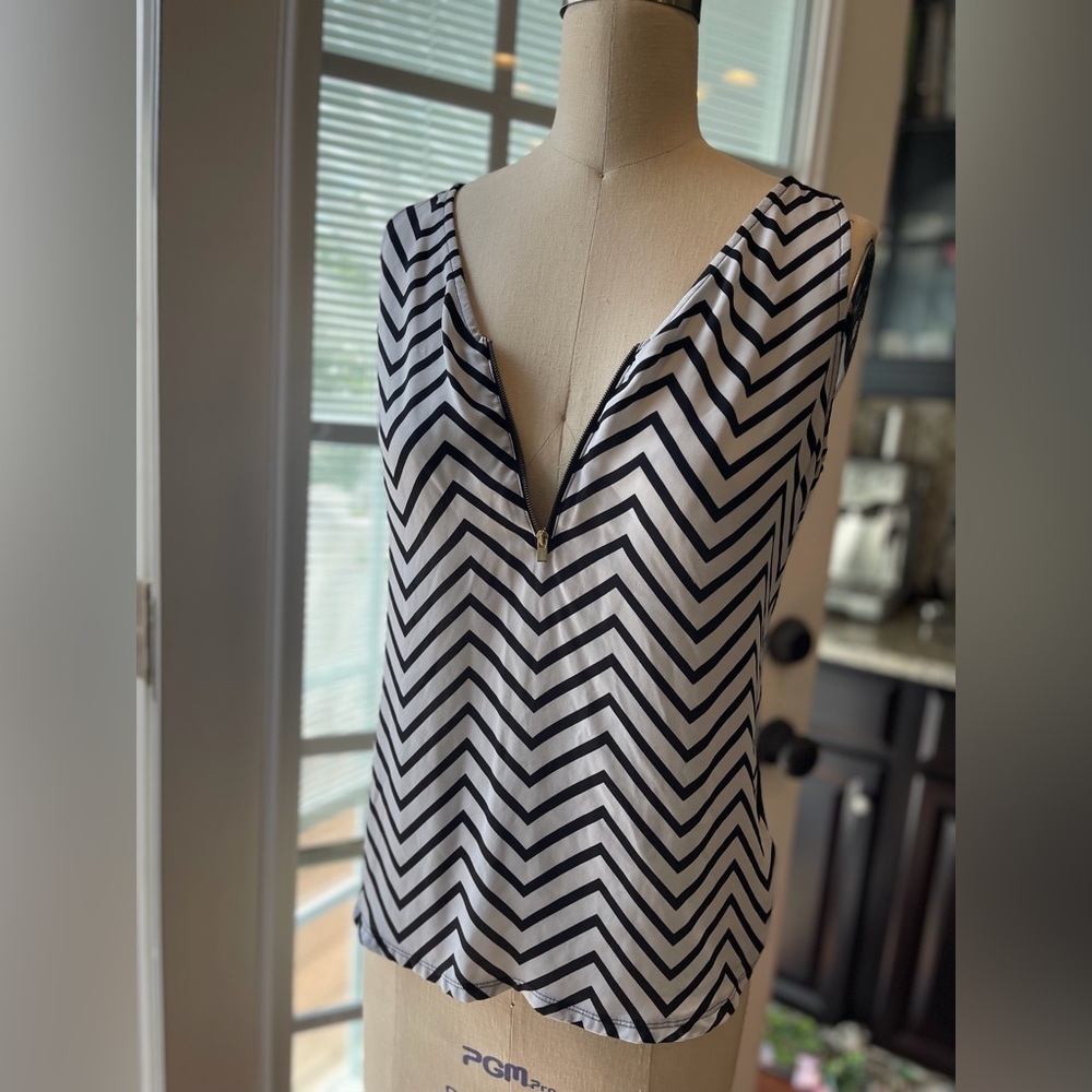 Office Siren Chevron Blouse Express Quiet Luxury Work Top S - Picture 2 of 9